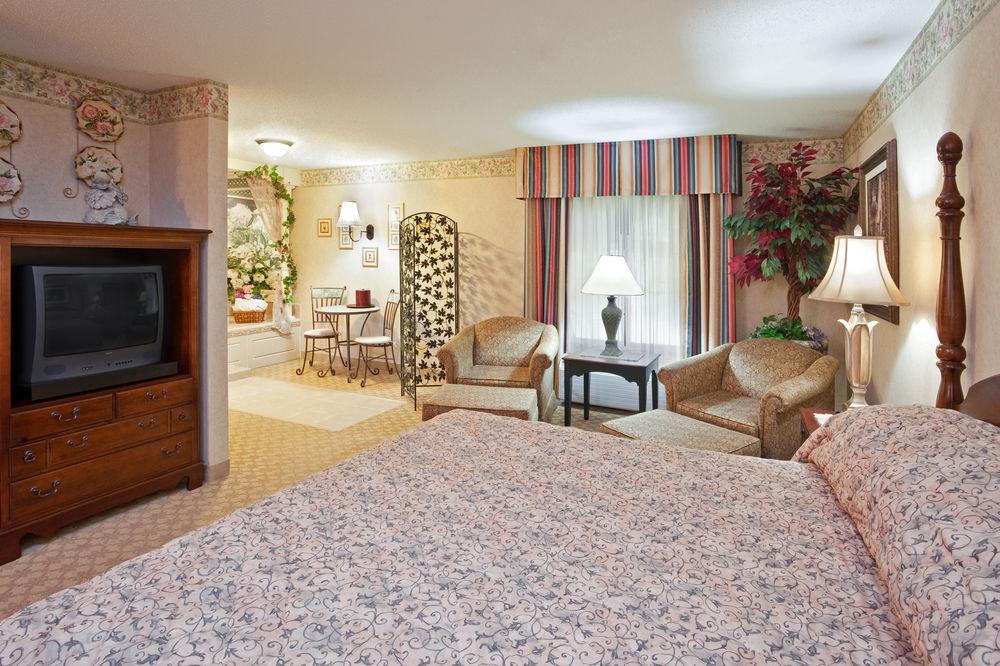 Holiday Inn Express & Suites - Sharon-Hermitage By Ihg West Middlesex Zewnętrze zdjęcie